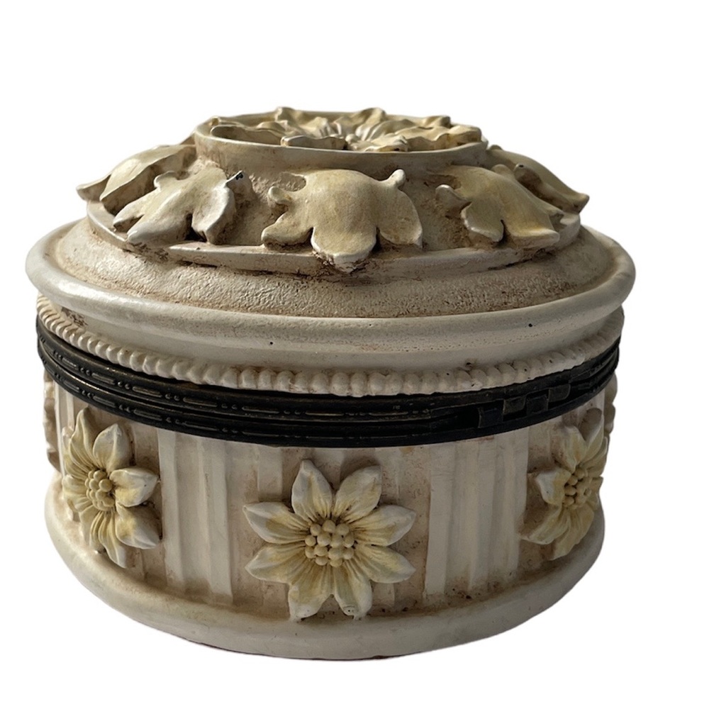 Round Floral Vintage Music Jewelry Box
